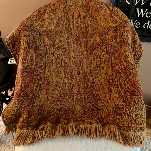 Gold Ornate Paisley Throw Blanket 40" x 93" Like New - Picture 4 of 4